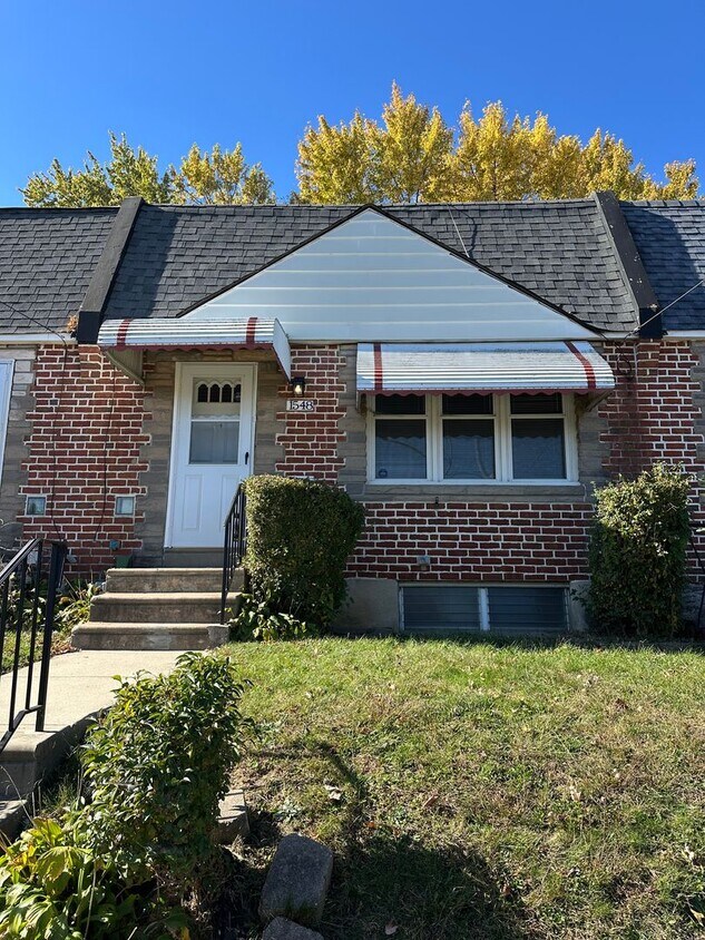 Beautifully Renovated 3-Bedroom Split-Leve... - Beautifully Renovated 3-Bedroom Split-Leve...