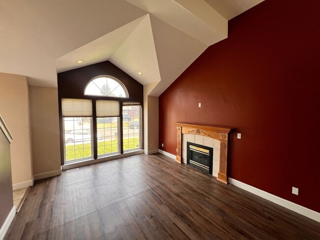 Building Photo - 4124 E 32nd Ave