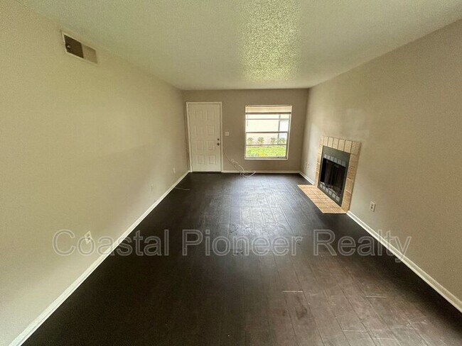 Foto del edificio - 4013 Dream Oak Pl