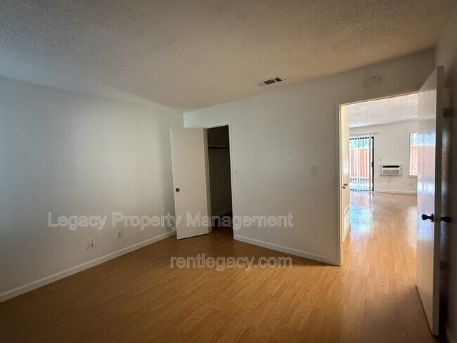 Foto del edificio - 2125 Northwood Cir