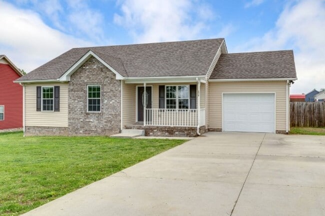 Building Photo - Beautiful 3bd 2 ba home with a large lot a...