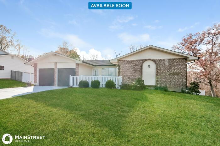 Primary Photo - 345 Beaver Lake Dr, St Charles, MO 63303