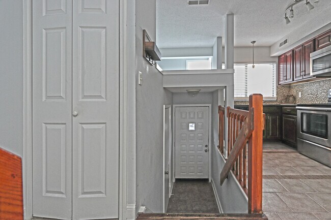 Building Photo - 40 Crest St