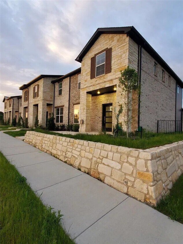 8903 Cave Springs Mews, Rowlett, TX 75089 Townhome Rentals in Rowlett