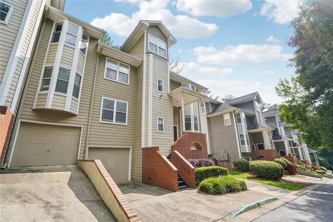 Building Photo - 709 Ivy Green Ln SE