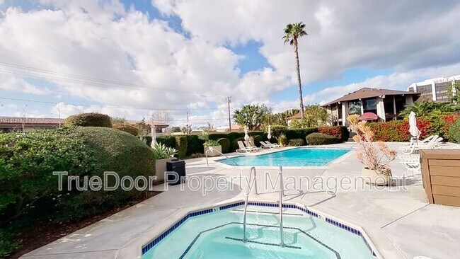 Building Photo - 539 N Tustin Ave