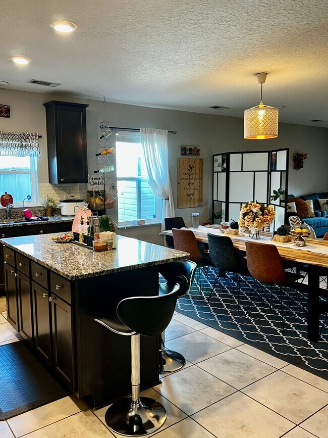 Foto del edificio - 3/2 with fenced in yard !