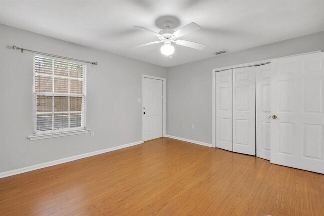 Building Photo - 241 Dixie Dr