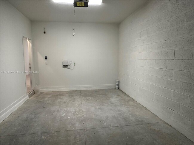 Foto del edificio - 822 SW 11th Ter