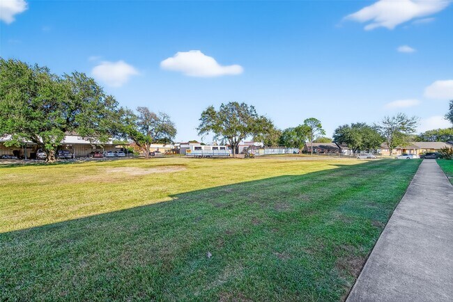 Foto del edificio - 8462 Leawood Blvd