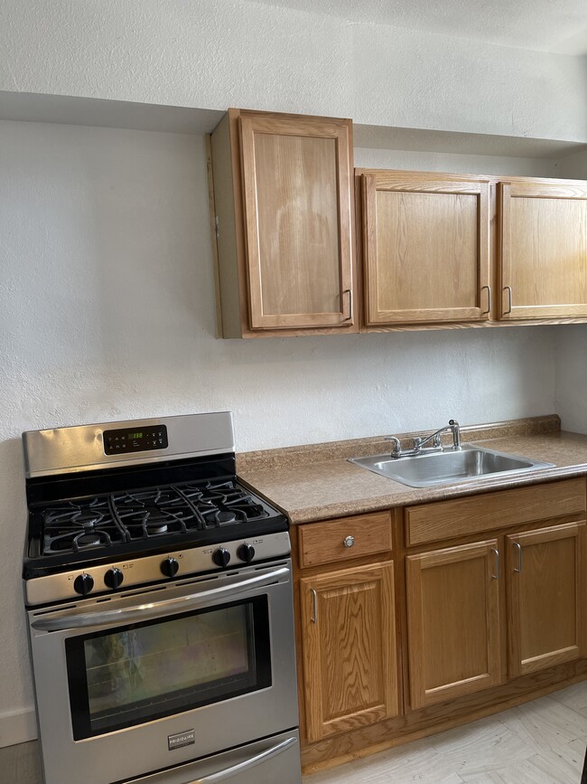 Kitchen - 2907 Glendale St