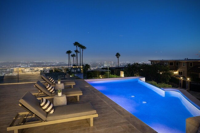 Building Photo - 9369 Nightingale Dr
