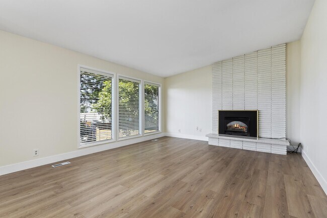 Building Photo - 7841 Da Vinci Dr