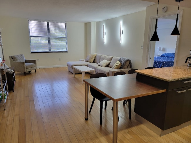 Photo - 701 S Madison Ave Apartment