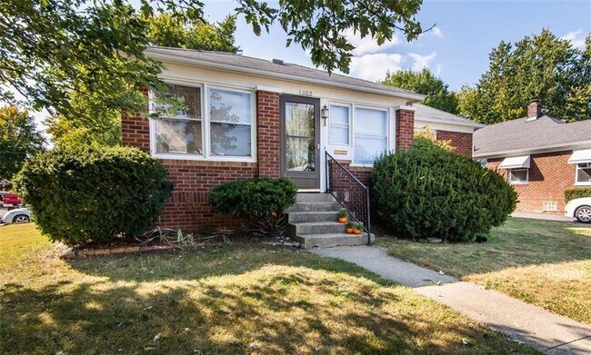 Building Photo - 1102 N Downey Ave