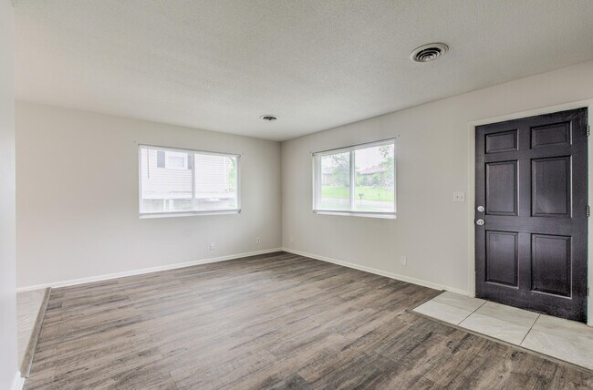 Building Photo - 2303 Sears Ct