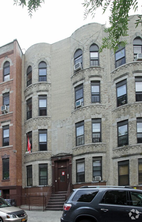 Building Photo - 438 49th St