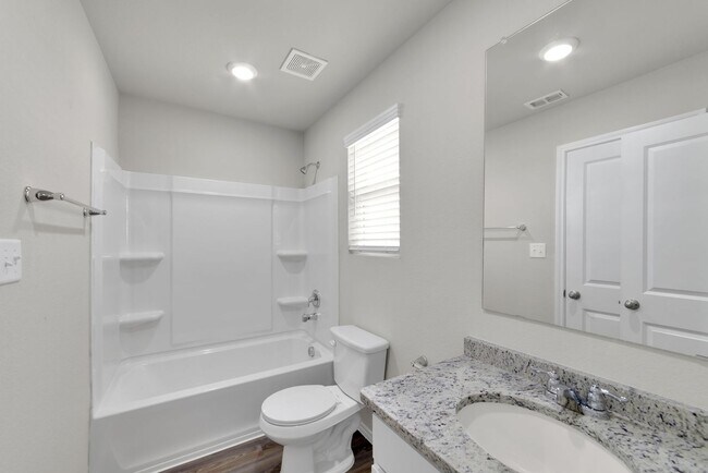 Foto del edificio - Newly Built 3BR/2.5BA Duplex – Private Backyard & Modern Finishes