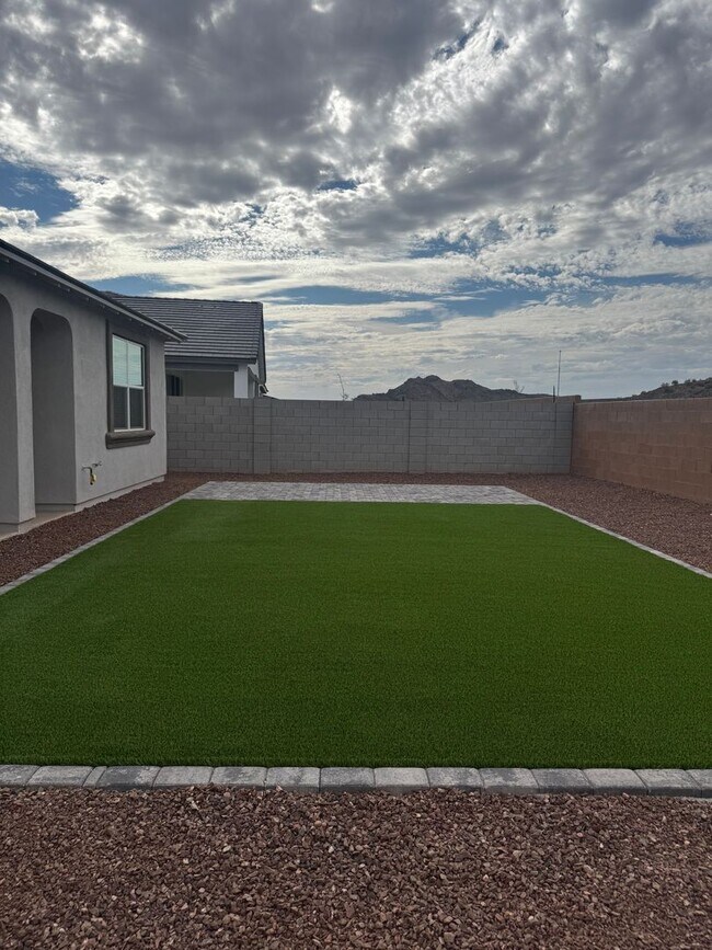 Foto del edificio - BRAND NEW HOME IN ALORAVITA