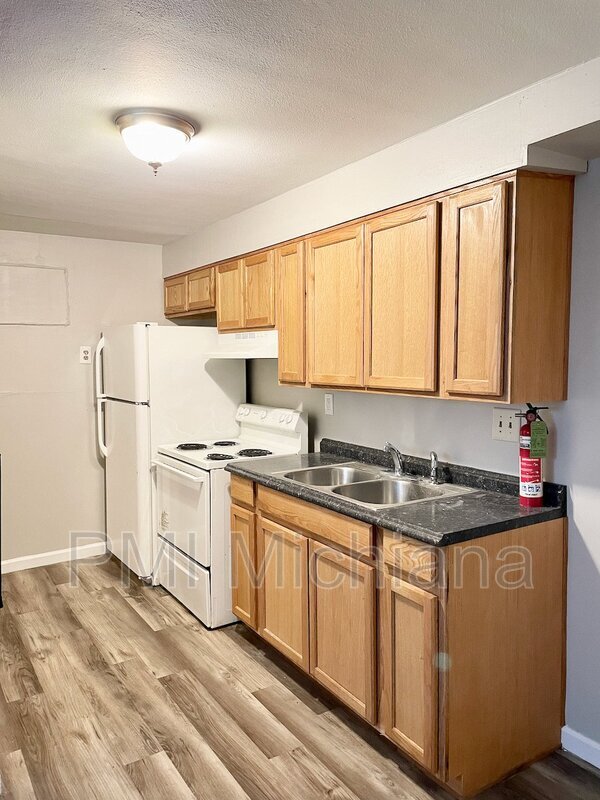 Primary Photo - 2130 Lathrop St