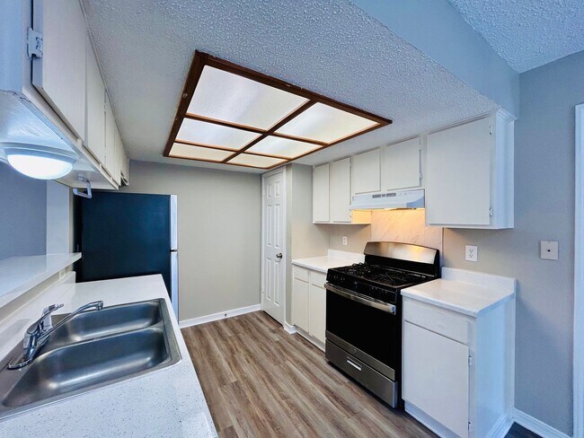 Building Photo - 9400 Kempler Dr