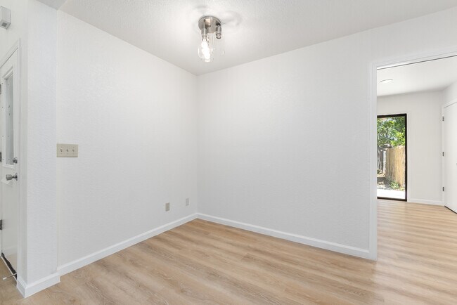 Foto del edificio - 1211 Lincoln Ave