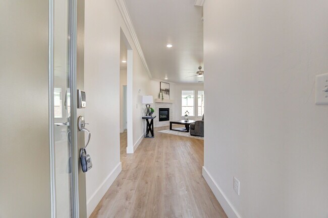 Building Photo - 14720 Avignon Ln