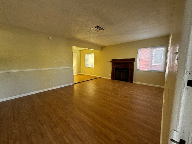 Photo - 1571 Sheridan Rd House