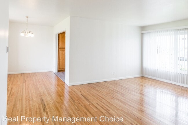 Building Photo - 3 br, 1 bath House - 158 E 230th St