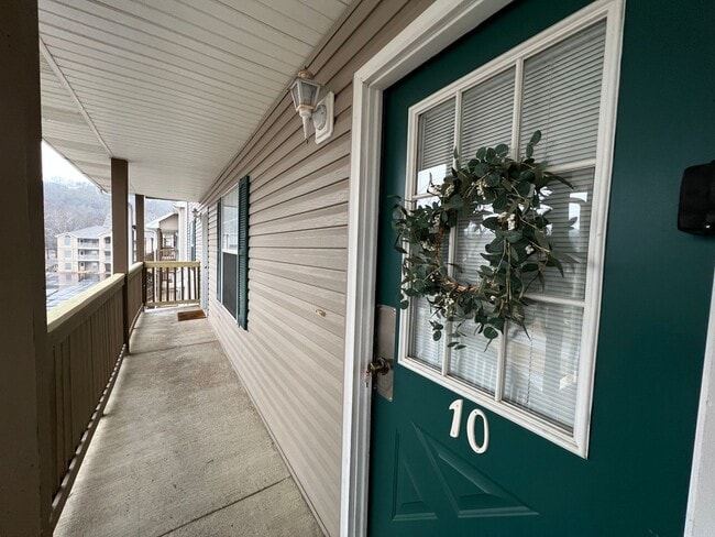 Building Photo - 680 Fall Creek Dr