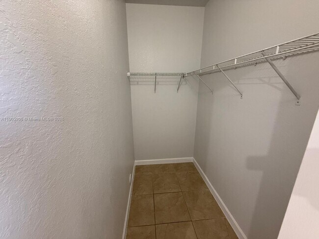 Foto del edificio - 9061 SW 169th Ct