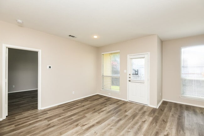 Building Photo - 9909 Amaryllis Ln