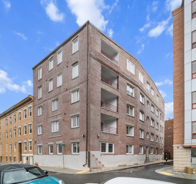 Building Photo - 19 Wiget St