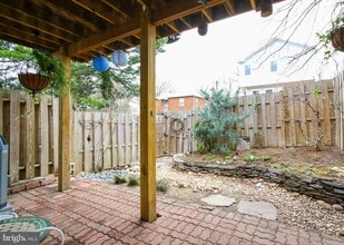 Building Photo - 3009 20th Ct S
