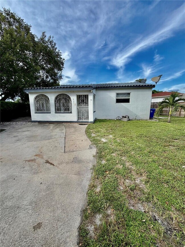 Building Photo - 6137 SW 20th Ct