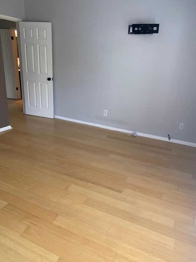 Building Photo - 2100 Tanglewilde St