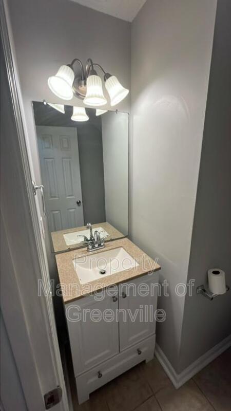 Foto del edificio - 243 W Pheasant Hill Dr
