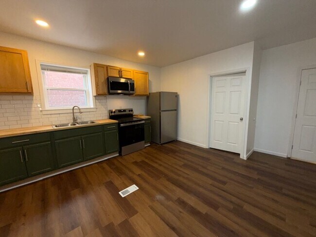 Building Photo - 3956 Pennsylvania Ave