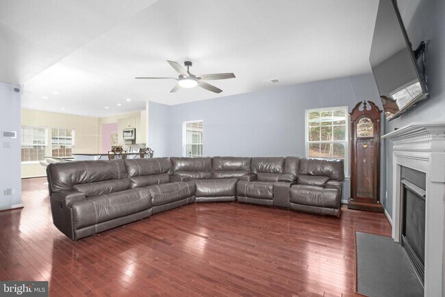 Foto del edificio - 71 Bismark Dr