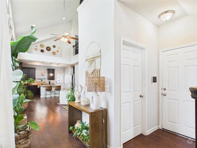 Foto del edificio - 9310 Tanager Way
