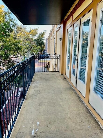 Building Photo - 118 N Eustis St