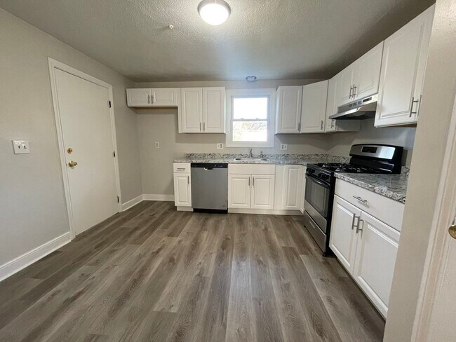 Building Photo - 13 Kennedy Dr