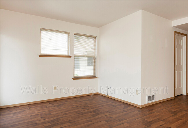 Building Photo - 6840 Oswego Pl NE