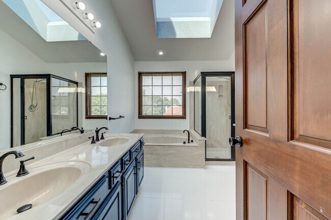 Building Photo - 15509 Debridge Way