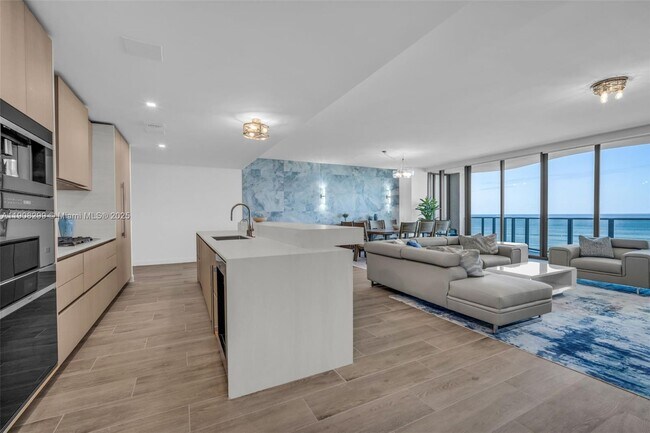 Building Photo - 900 N Ocean Blvd