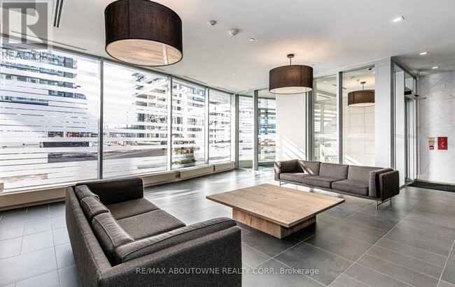 Photo du bâtiment - 2520-2520 Eglinton Ave W