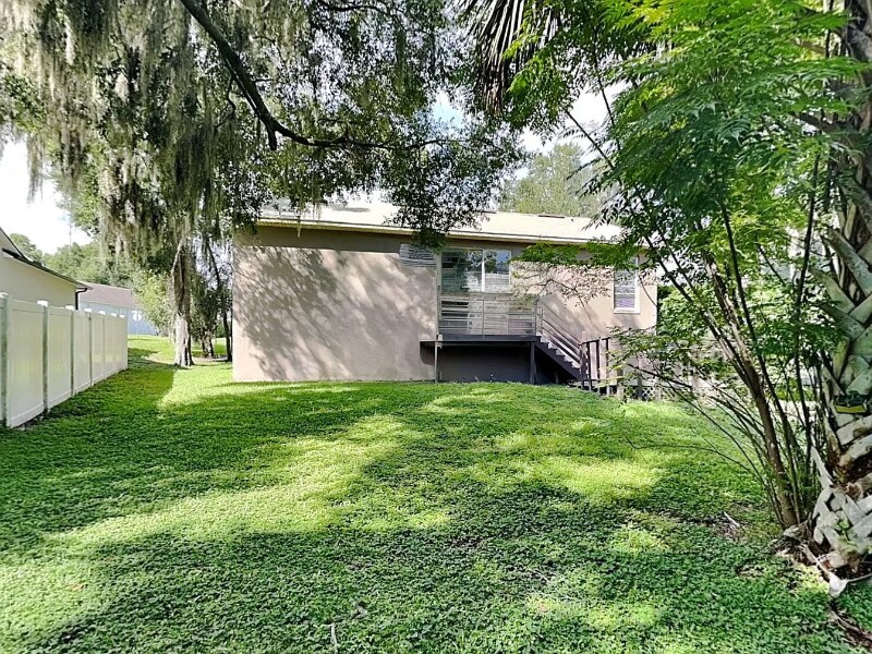 Foto principal - 901 Hilly Bend Dr