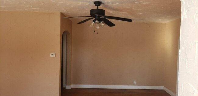 Foto del edificio - 3 bedroom 1 bath