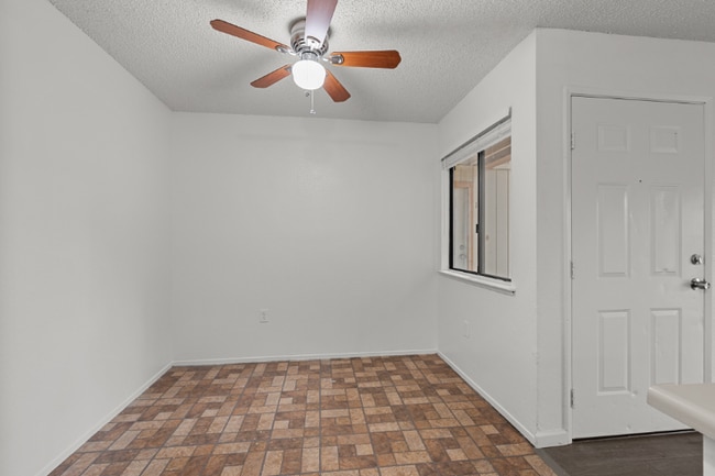 Building Photo - 3859 Annadale Ln