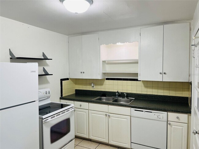 Building Photo - 1012 Alba Dr